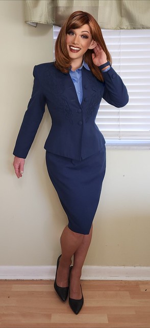This is my favorite skirt suit.  I would love to dress like this for work every day.