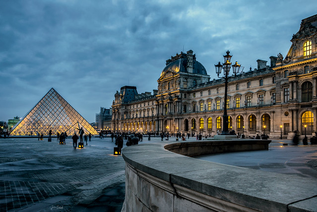 Douce nuit sur le Majestueux Louvre