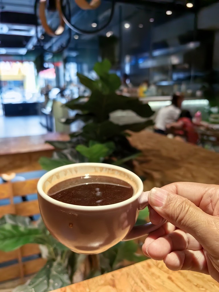 黑咖啡 Americano rm$8 @ C'est la vie café in Bandar Puchong Jaya