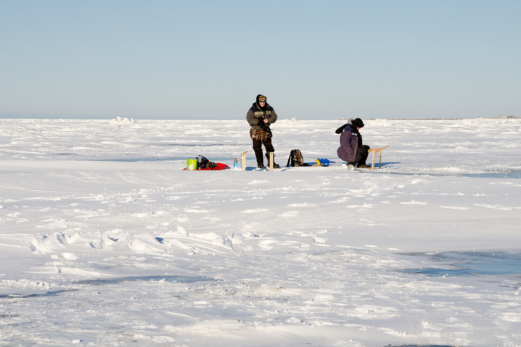 Installation traditionnelle de pêche sur glace à Rimouski.