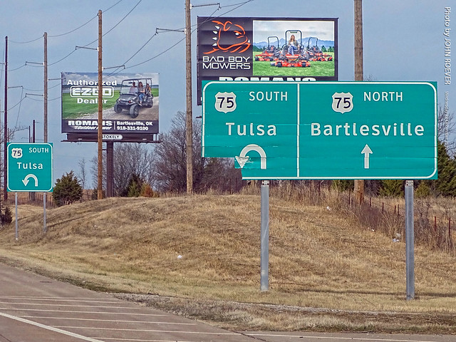 US-75 signs for Tulsa or Bartlesville, 28 Dec 2022