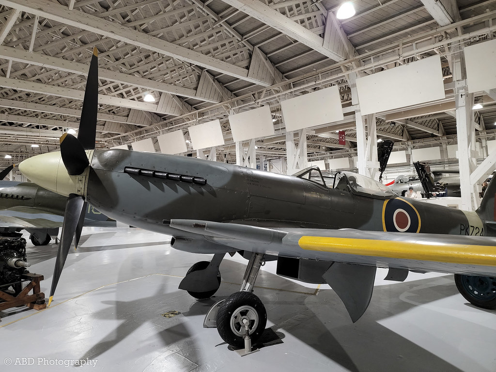 Supermarine Spitfire F Mk 24_3