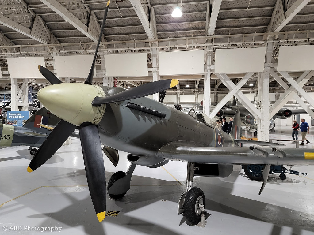 Supermarine Spitfire F Mk 24_1