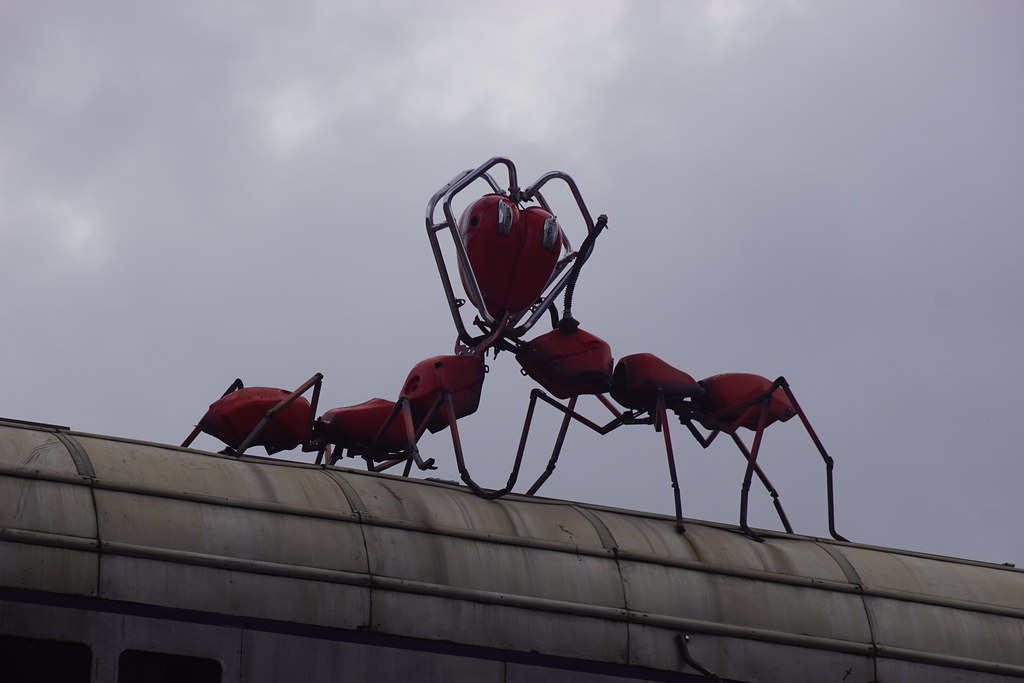 Mechanical Red Ants, Blue Moon, Joe Rush (Sculptor), Vinegar Yard, 72-82 St. Thomas Street, Bermondsey, Borough of Southwark, London, SE1 3QX