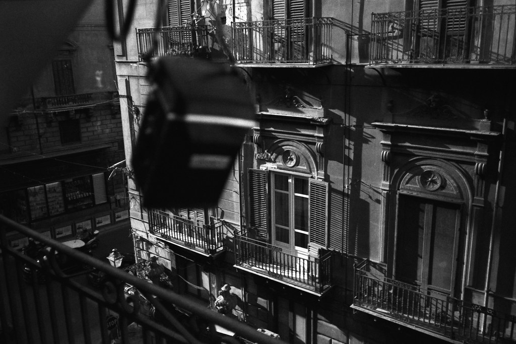 Shooting film in Palermo x Palermo, Sicilia. (35mm) | Exp. 09/1990 Kodak Plus-X Pan 125.