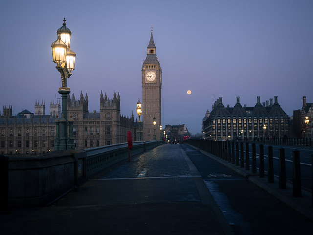 Full moon in Westminster