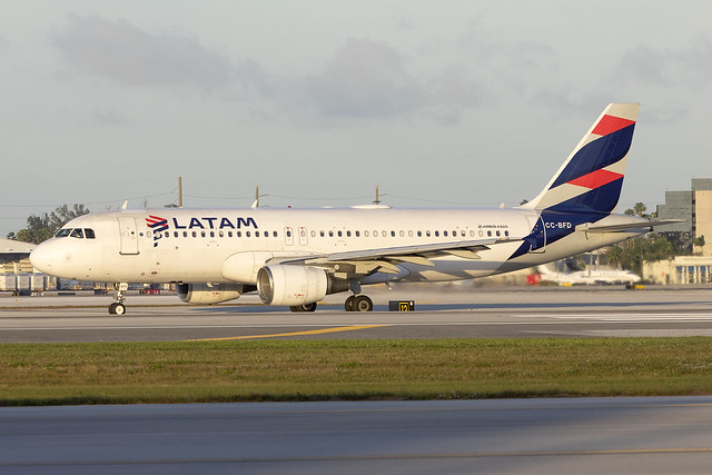 CC-BFD, Airbus A320-214, LATAM Airlines Chile