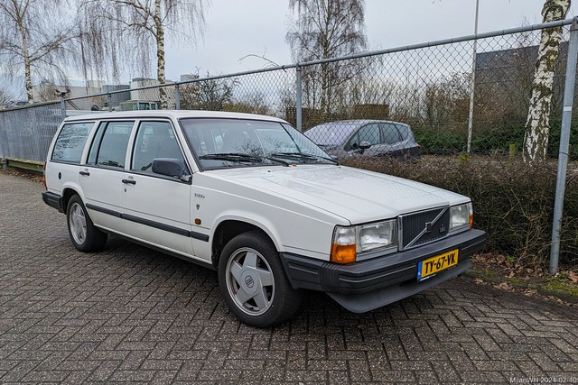 Volvo 740 GL estate 1989 (TY-67-VK)