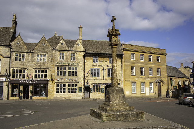 The Kings Arms and market cross, Stow on the Wold, Gloucestershire.
