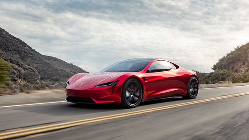 Tesla Roadster acelera e chega já no próximo ano