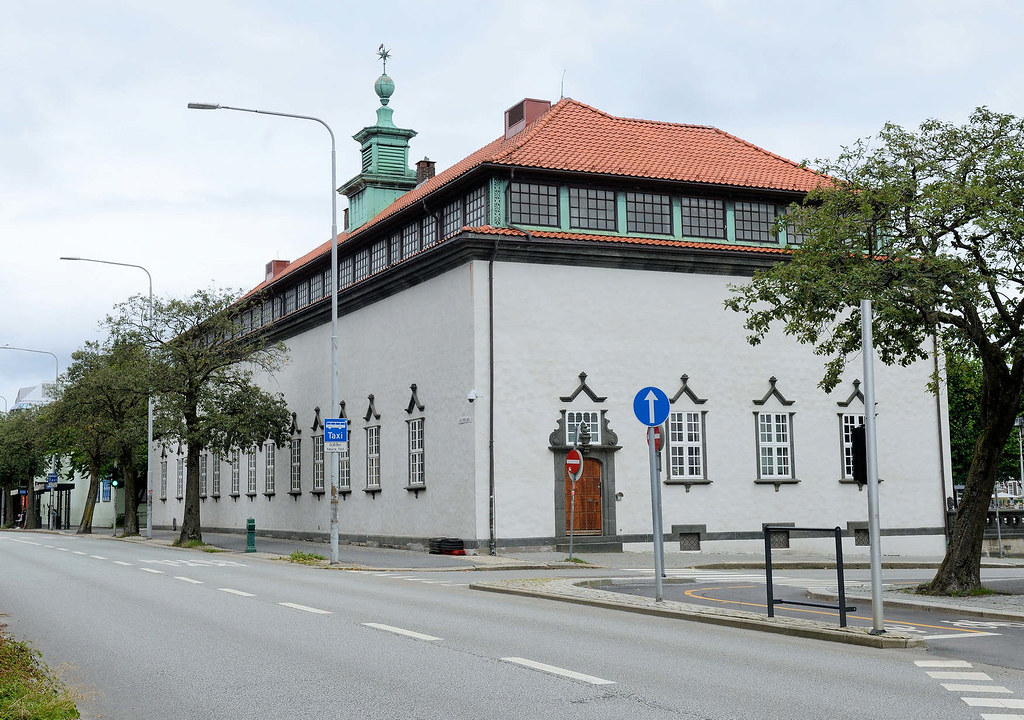 5408 Rückseite Kunstmuseum an der Rasmus Meyers allé - Fotos von Bergen, Stadt und Kommune im Fylke Vestland in Norwegen.