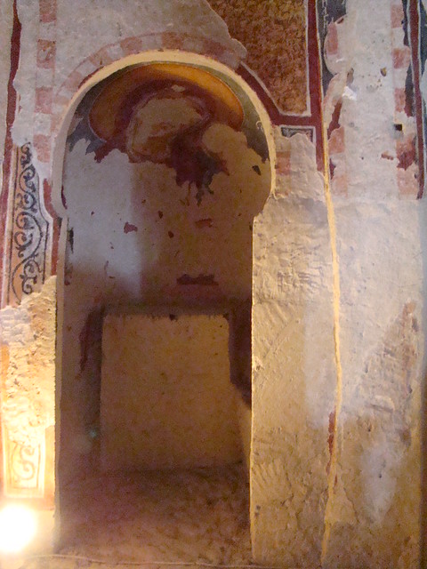 la virgen pintura al fresco en abside interior iglesia de la manzana elmali kilise museo al aire libre de goreme capadocia turquia 1