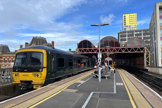 166208 & 165132, Portsmouth & Southsea, August 13th 2023