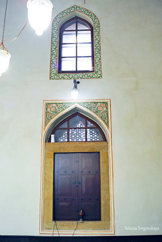 Окна мечети Ферхадия