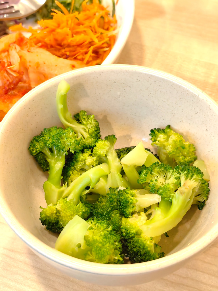 燉雞肉配蕎麥麵 Chicken Soba rm$18.90 加花椰菜 Broccoli rm$2 @ EatHami 食坊(健康餐) Puchong Bandar Puteri