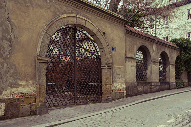 Ulica św. Krzyża w Krakowie. Ciekawostka: Pierwsza zabudowa tej ulicy jest datowana na okres sprzed lokacji miasta tj. przed 1257.