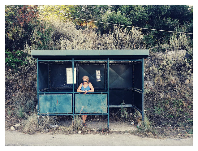 Alla vecchia fermata dell'autobus Grecia - Corfù