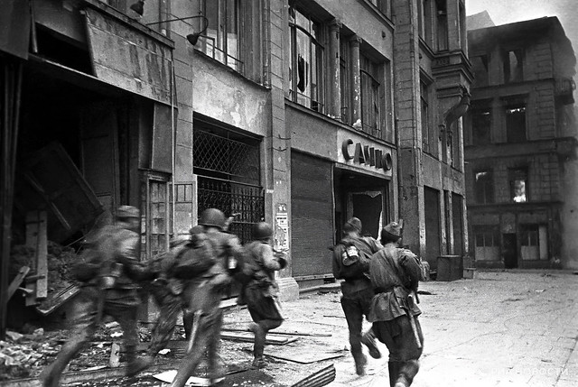 Street fighting in Budapest 1945.