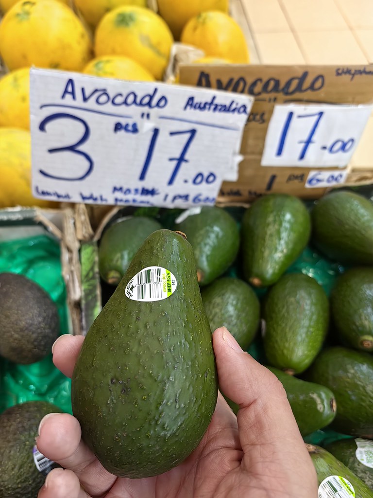 澳洲酪梨 Australia Avocado(3) rm$17 @ 223 Fruit Shop in Puchong Puteri Mart Market