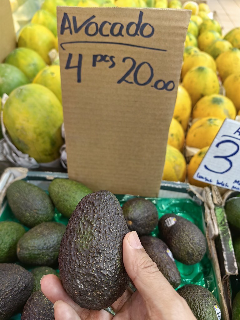 澳洲酪梨 Australia Avocado(4) rm$20 @ 223 Fruit Shop in Puchong Puteri Mart Market