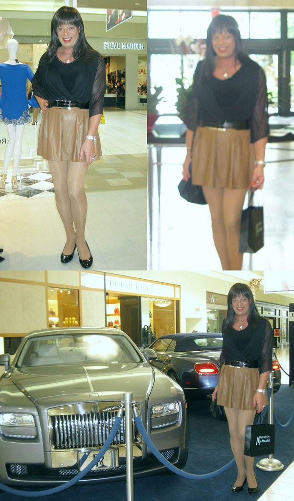 Short Skirt At The Mall !