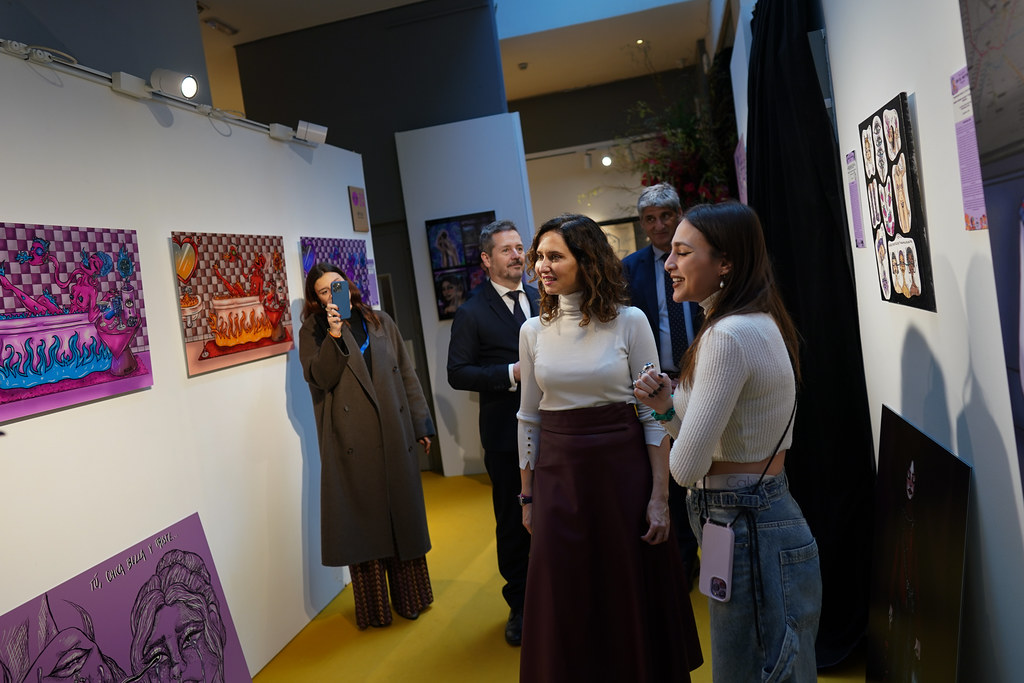 Díaz Ayuso visita el Salón de Arte Moderno de Madrid que acoge obras de Tàpies, Dalí, Sorolla y Picasso