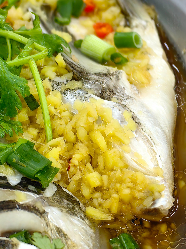 招牌蒸松魚頭 Signature Steamed Pine Fish Head rm$35 @ 明記家鄉小食店 Meng Kee BBQ & Grill Seafood Restaurant USJ11