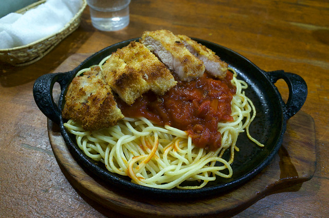 Spaghetti bolognese with deep fried pork / カツスパゲティー / ロータ (札幌市中央区)