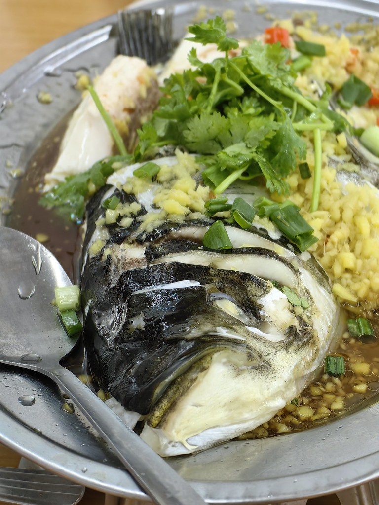 招牌蒸松魚頭 Signature Steamed Pine Fish Head rm$35 @ 明記家鄉小食店 Meng Kee BBQ & Grill Seafood Restaurant USJ11