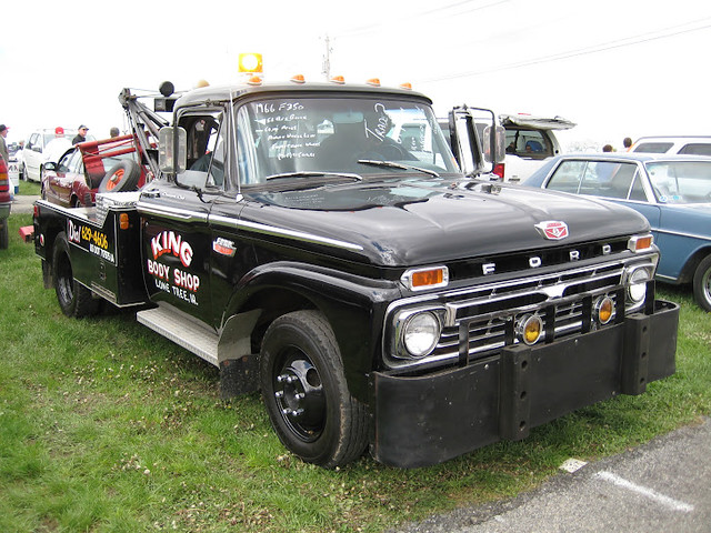 1966 Ford F-350 tow truck