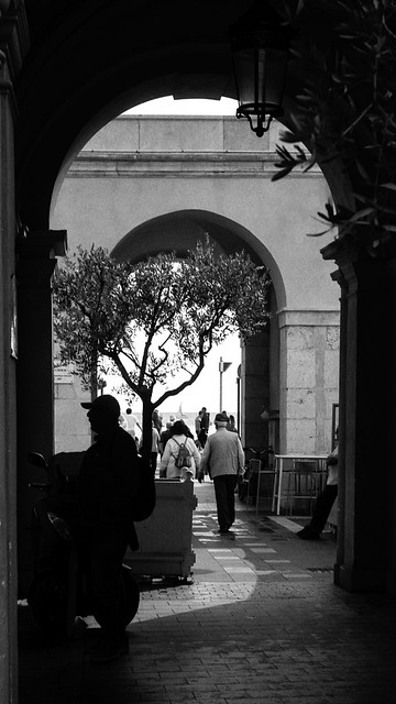 Of arches framing people