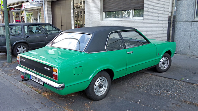Ford Taunus 1.6 L als modena-grüner 2-Türer des Modelljahres 1975