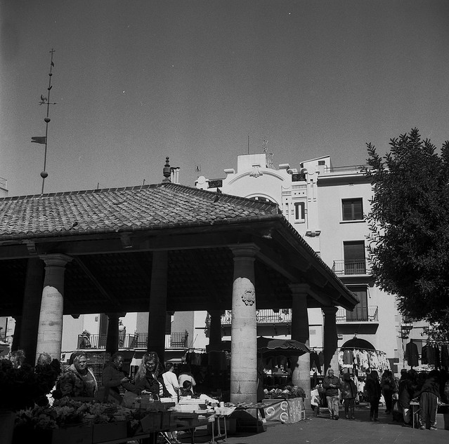 La Porxada, marcada per les bombes / The bombed square