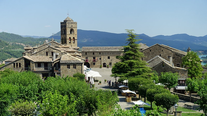Aínsa (Huesca). Una parada imprescindible de camino hacia los Pirineos. - De viaje por España (36)