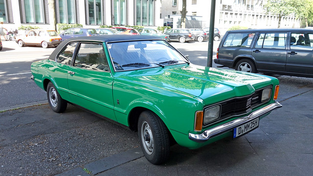 Ford Taunus 1.6 L als modena-grüner 2-Türer des Modelljahres 1975