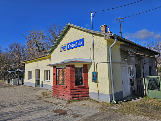 Fót train station