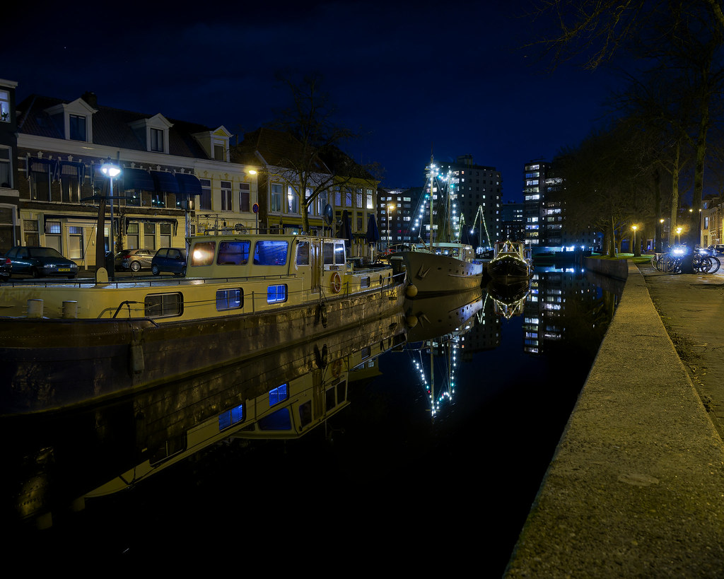 Groningen canal at night