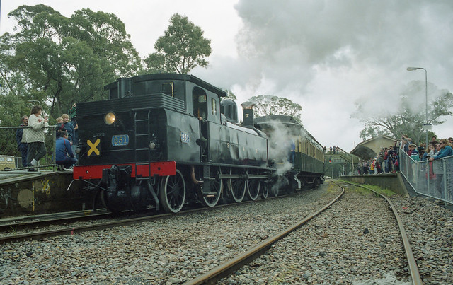 P834. F251 departs Blackwood for Adelaide 21-7-1995