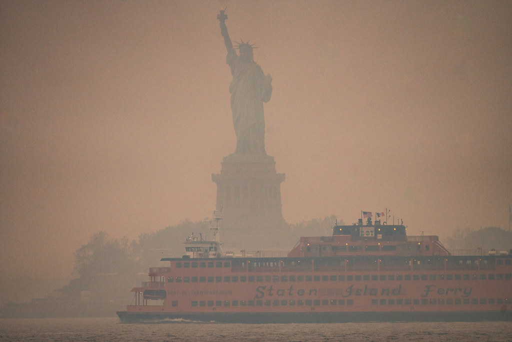 2023年加拿大野火造成的煙霧瀰漫北美，紐約也深陷空污危機。照片來源：Anthony Quintano／Flickr（CC BY 2.0）