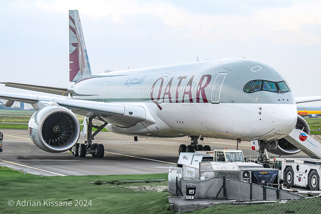 QATAR AIRWAYS A350 A7-AMK