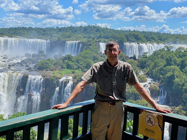 Danny Overlooking Iguazu Falls (Cataratas del Iguazú), Foz do Iguaçu, Parque Nacional do Iguazú, Brazil