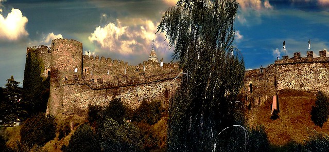 Ponferrada (León, Castilla y León, Sp) –  Castillo de los templarios, vista desde el río