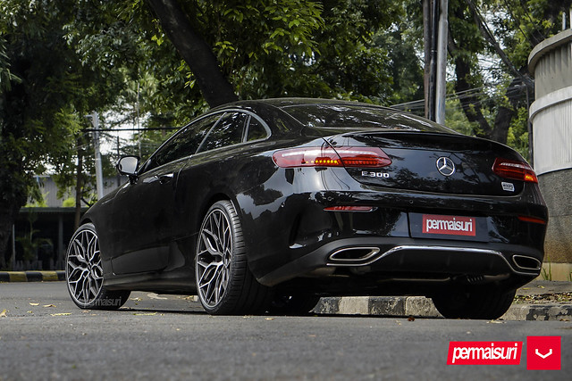 Mercedes E-Class Coupe - Hybrid Forged Series - HF-2 - © Vossen Wheels 2024 - 12