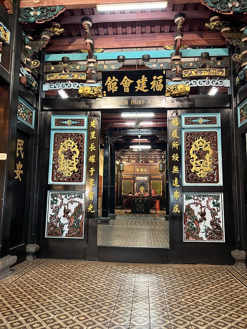The Taoist/ Chinese Hokkien Huay Kuan temple right in the middle of the Jonker Walk