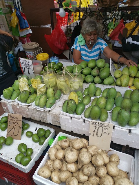 Mango and turnip vendor at Divisoria Market 🇵🇭