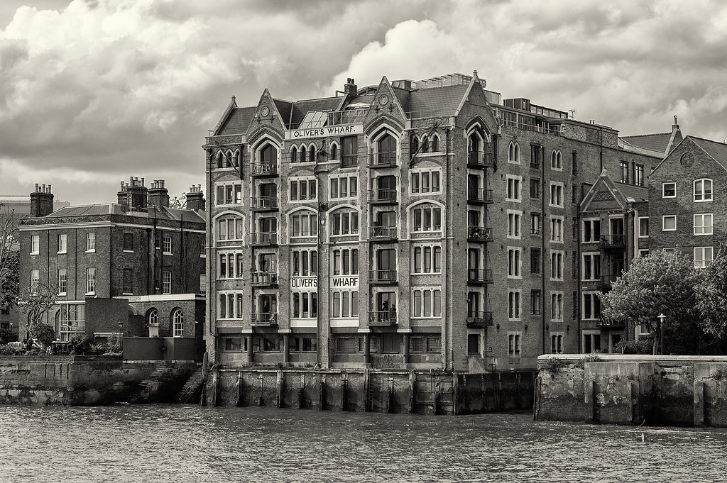 London, Thames waterfront: 