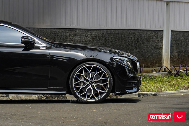 Mercedes E-Class Coupe - Hybrid Forged Series - HF-2 - © Vossen Wheels 2024 - 3