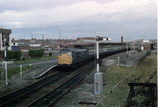 0163_31431 at Barrow with 2J90 0927 to M.Victoria_1989aug25
