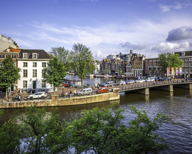 Halvemaansbrug Over Amstel Canal