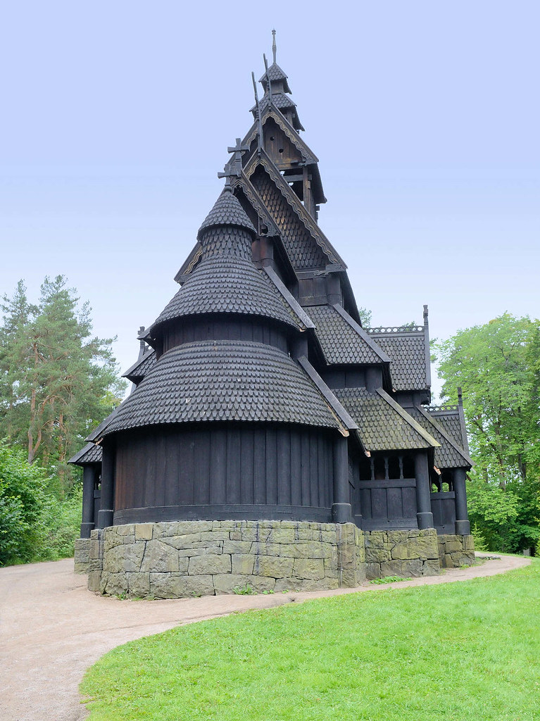 5907 Stabkirche Gol,  Museumskirche im Norsk Folkemuseum - 1884 von Gol an den heutigen Standort versetzt; - Fotos aus Oslo, Hauptstadt von Norwegen.